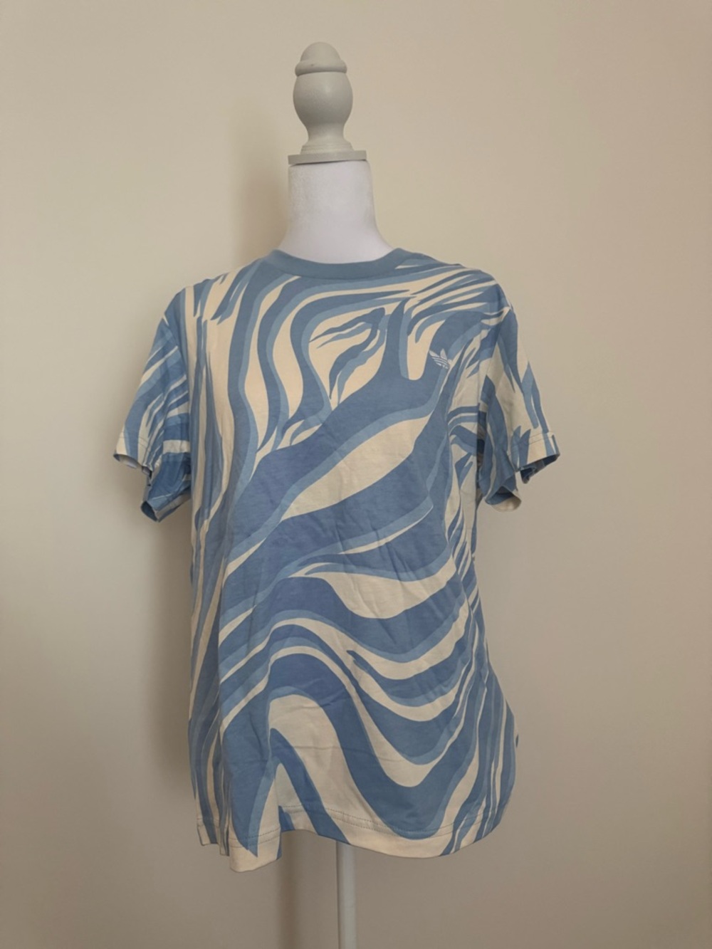 adidas Light Blue & Cream Wave-Pattern Short Sleeve Tee size large NWT